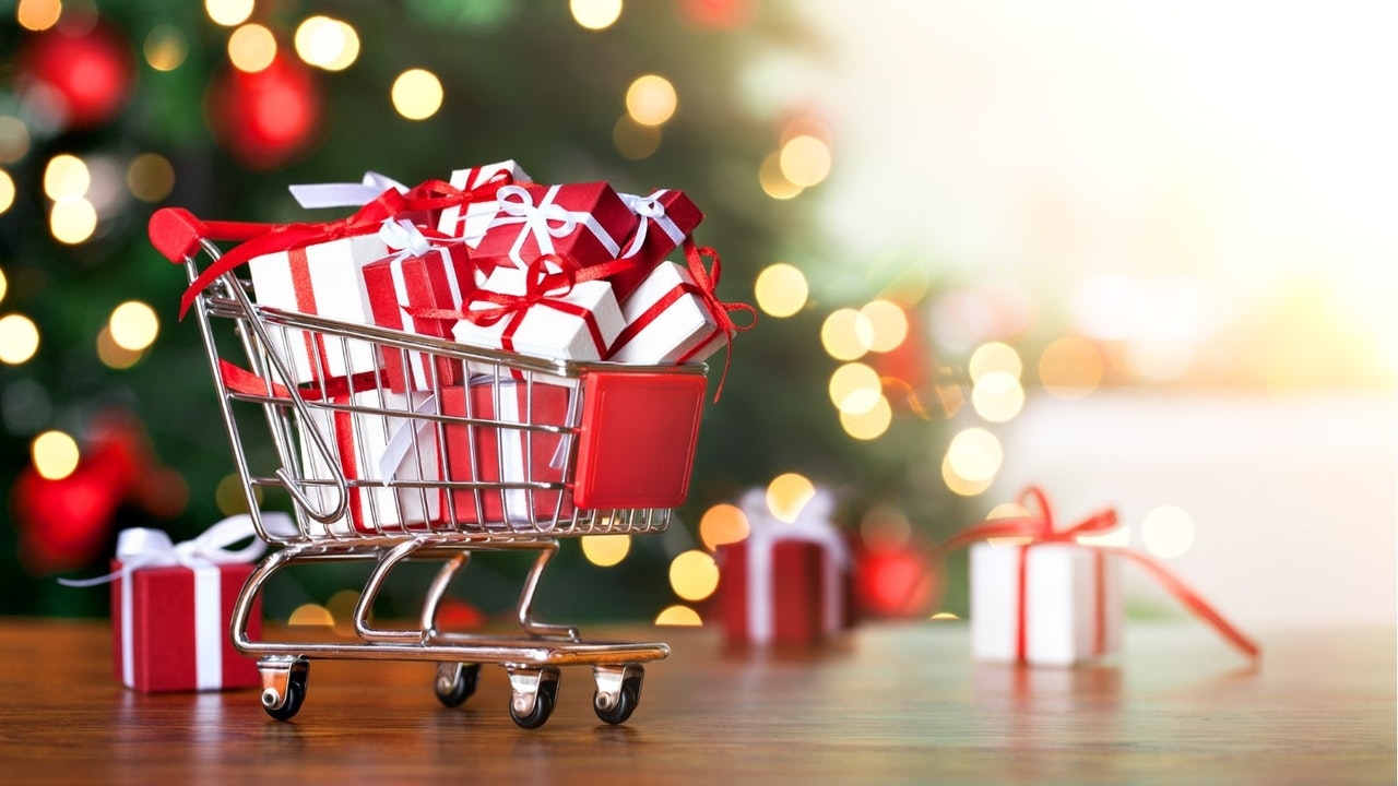 Sink or Swim: Your Guide to Successful Pandemic Holiday e-Commerce