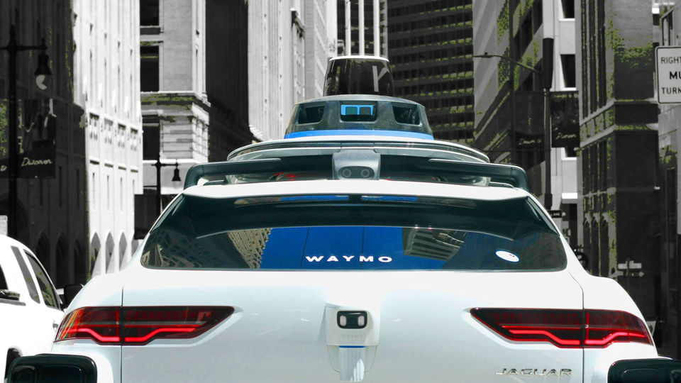 Robocars vs. traffic lights: Which are better at controlling traffic flow?